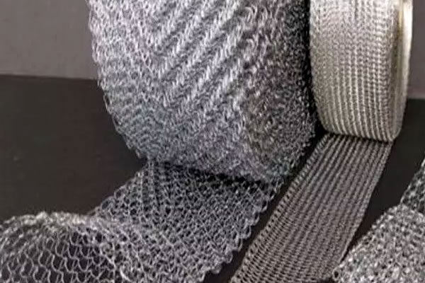Stainless knitted mesh piston seal spring
